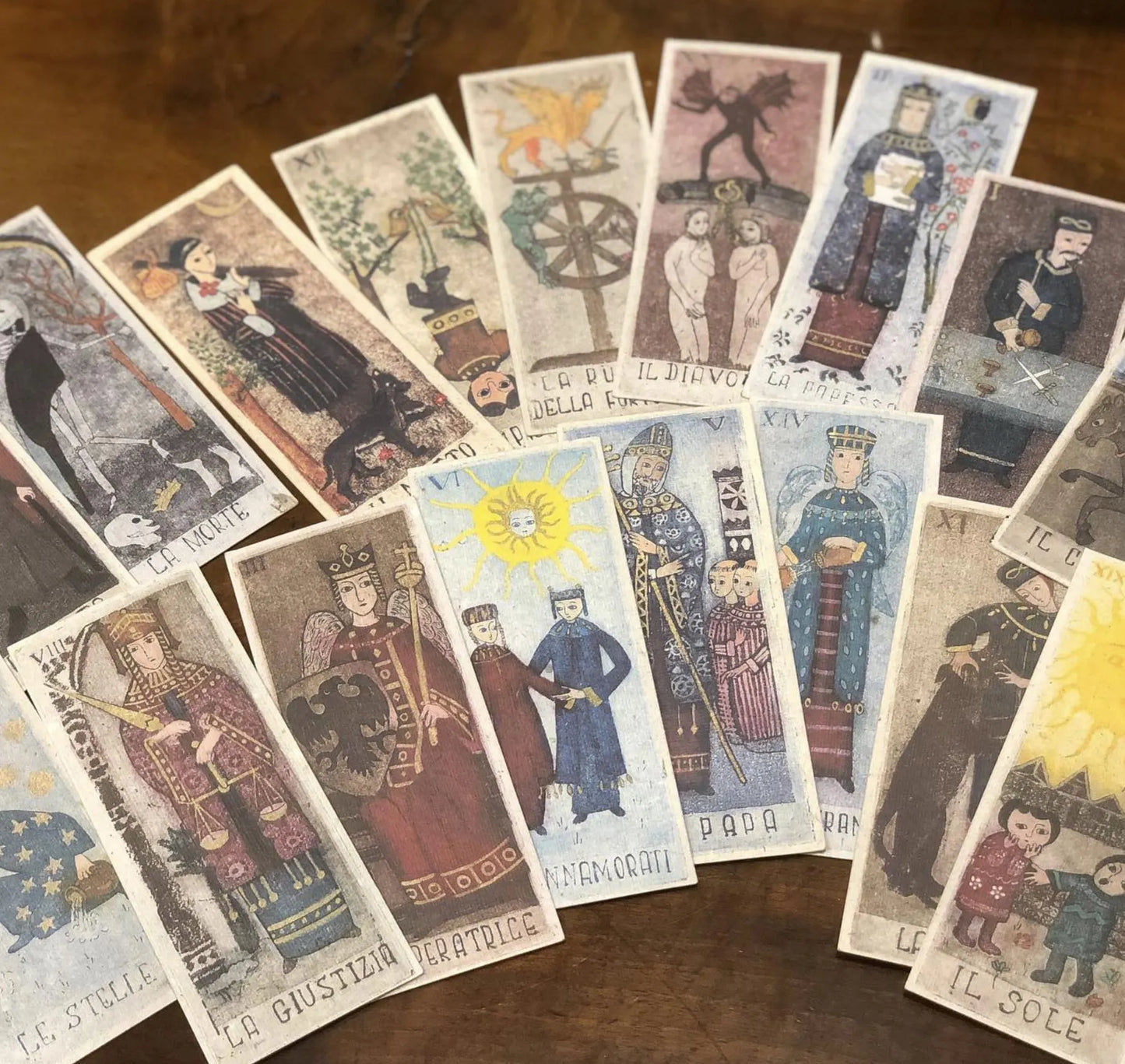 La Corte dei Tarocchi - Il Meneghello Edizioni handmade limited edition tarot cards