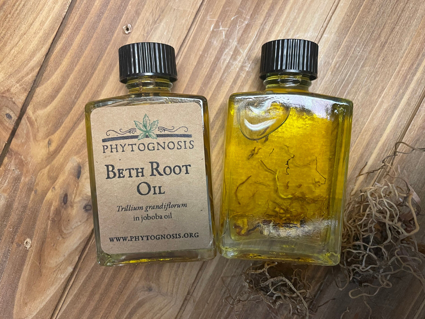 Beth Root Oil (Dixie John or Southern John Oil) - A Conjure Oil for attracting a lover, getting married, increasing luck, and protection against evil.